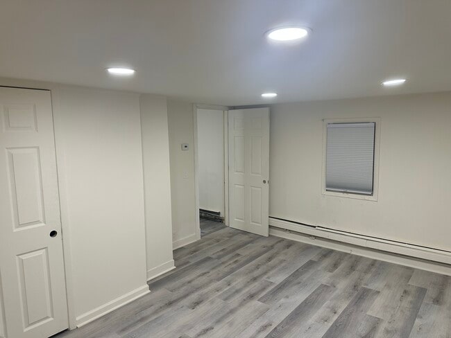 Building Photo - 12 N Main St Unit 2