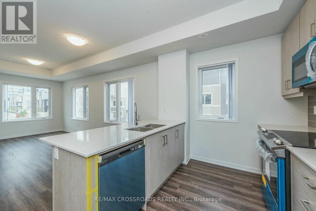 Photo - 140 Honeycrisp Cres