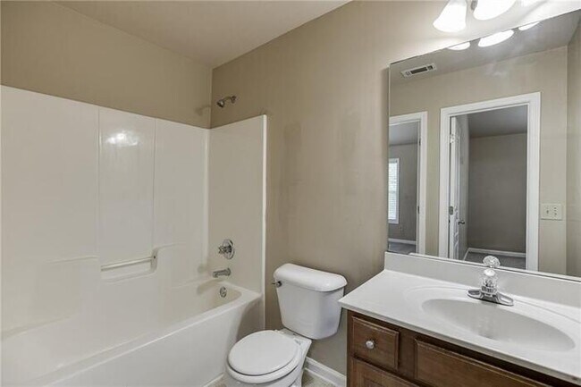 Photo - 314 Oakland Hills Way
