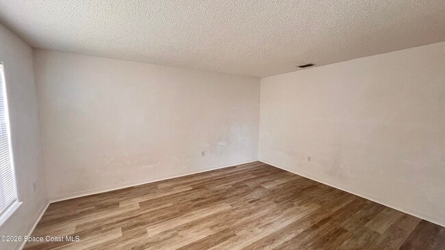 Photo - 1727 Valcourt St NW