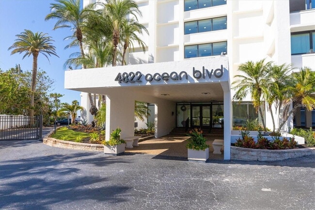 Building Photo - TURNKEY FURNISHED WATERFRONT RENTAL – Live... Unit 5E