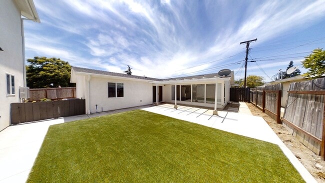 Photo - Beautiful home on Tipton with private yard!!