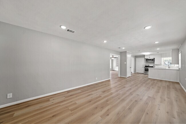 Photo - 721 20th Ave N