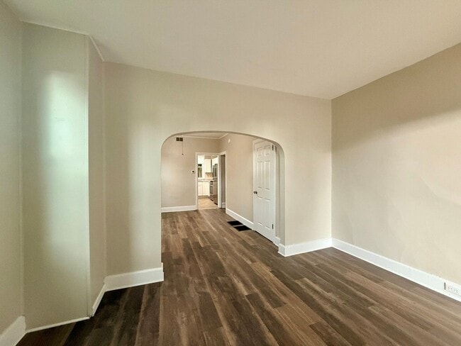 Photo - 1067 Main St