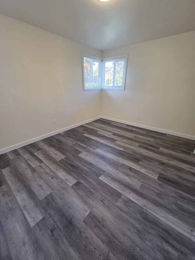 Photo - 2105 10th Ave W