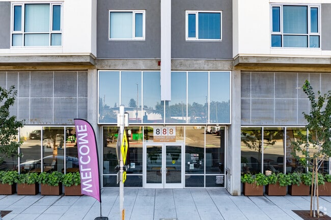 Entrada - 888 Fourth Street Apartments, LLC