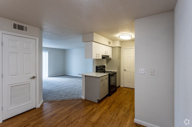 2BR, 2BA - 1200SF