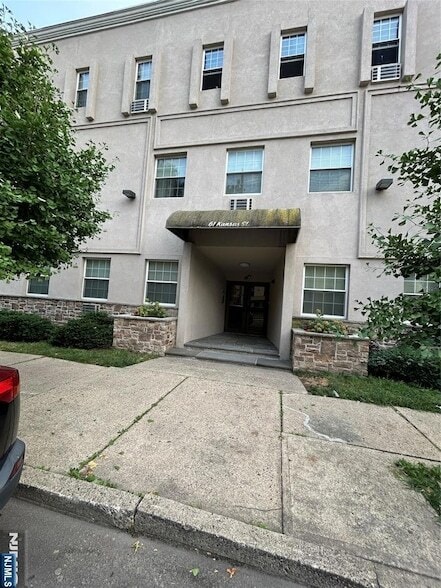 Building Photo - 61 Kansas St Unit 2D