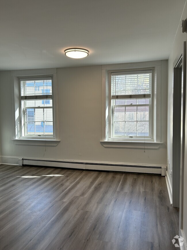Building Photo - 323 Water St Unit Apartment 1