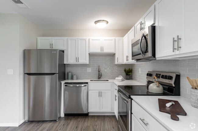 3BR, 1.5BA - Upgraded - 1,200SF