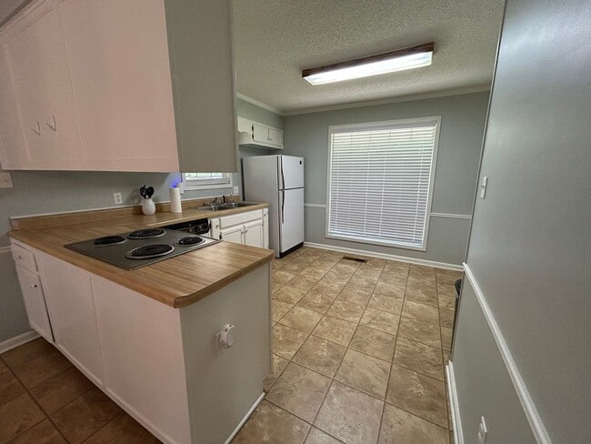Photo - 1393 W Main St