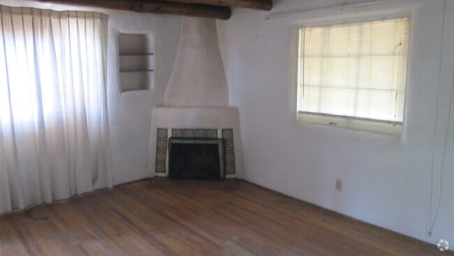 Building Photo - NE 2 Bedroom 1 1/2 Bath Rental