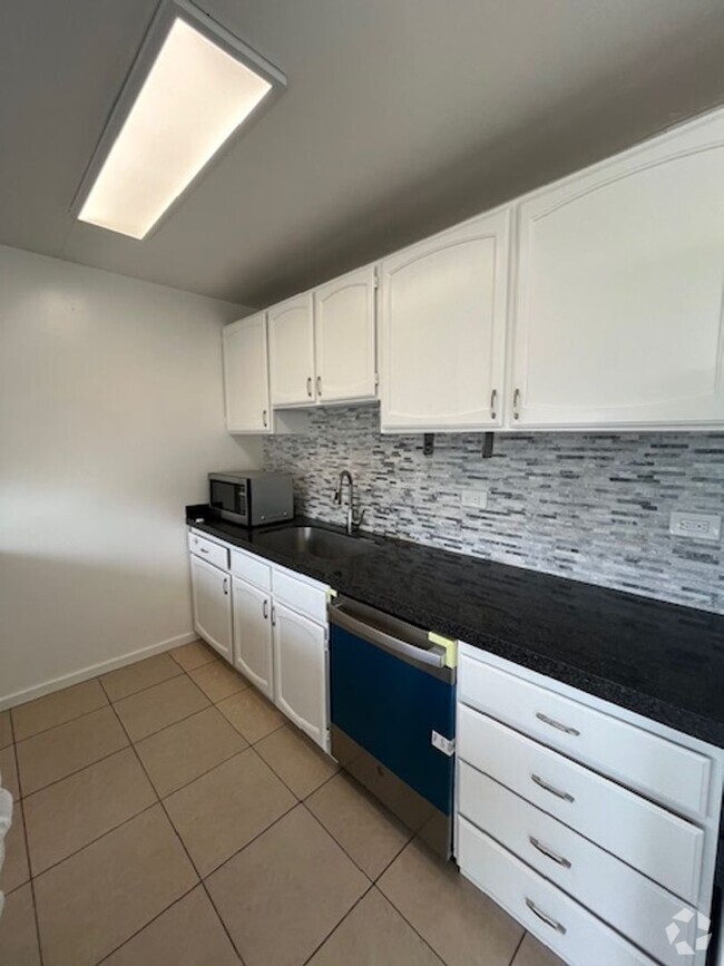 Building Photo - Mililani Town 2 bed/1 bath Apartment