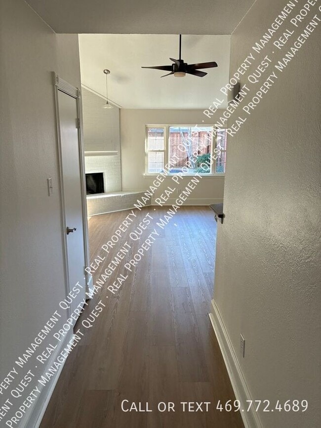 Photo - 814 Meandering Way