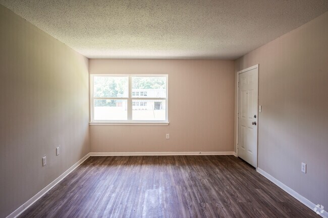 2BR, 1BA - 1000SF - Living Room