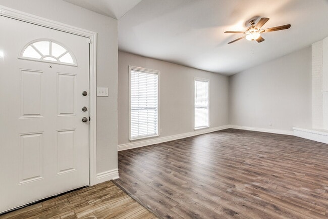 Photo - Beautiful 3-Bedroom Home Near Dining and Shopping with Spacious Backyard