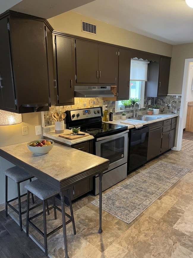 Photo - 1420 W University Ave