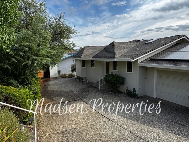 Building Photo - 6367 Woodman Dr Rental