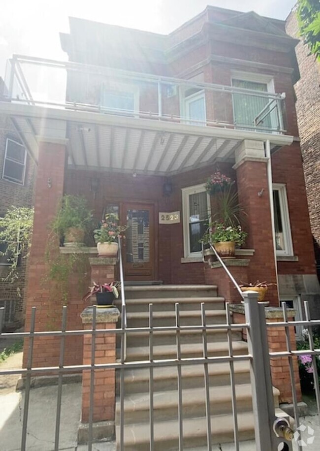Building Photo - 2523 W Iowa St Rental