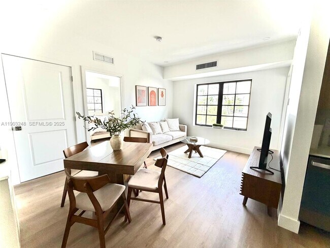 Building Photo - 1619 Jefferson Ave Unit 301