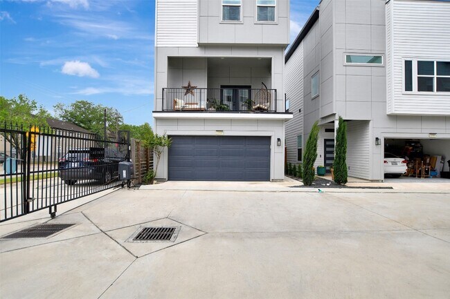 Photo - 1106 Paul Quinn St