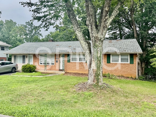 Building Photo - 1662 Barnett Rd NW
