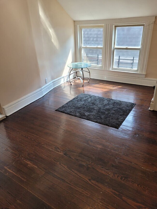 Photo - 243 N 11th St Unidad 3F