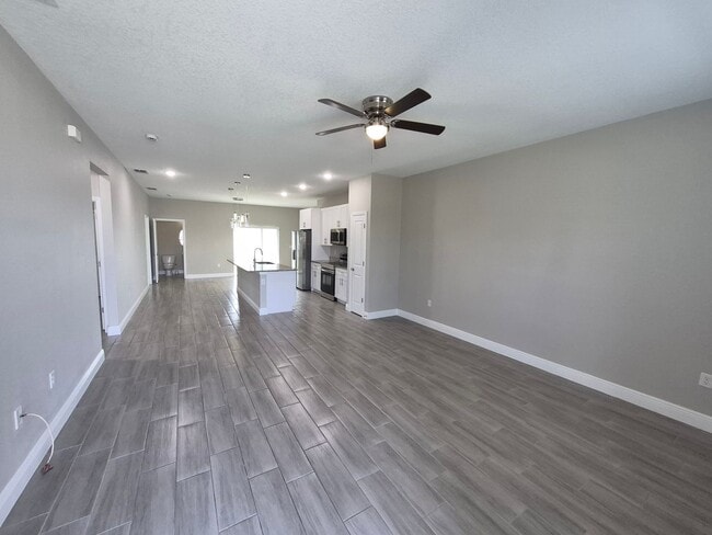 Photo - 642 Desmoines Ct