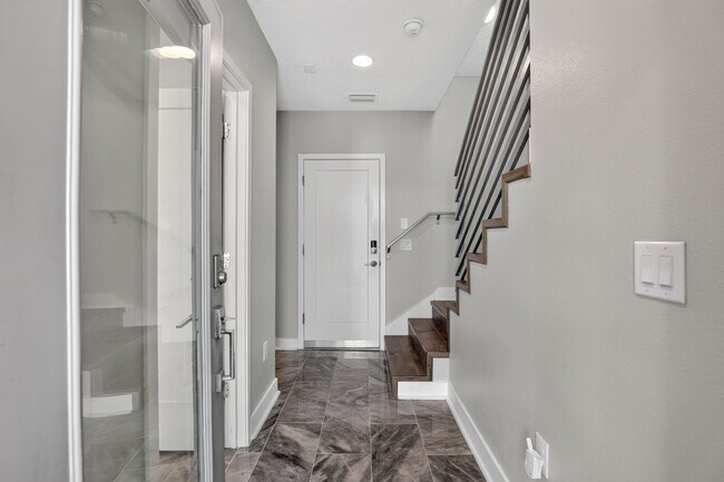 105 W Grant St