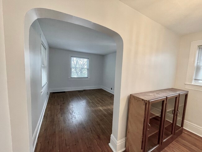 Midcentury Modern arches - 942 Russell St Unit A