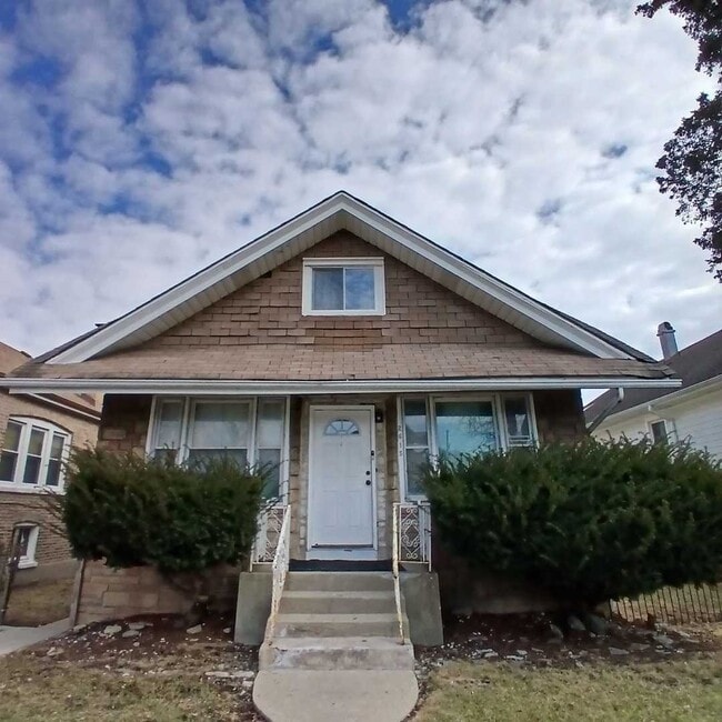 Building Photo - 2615 N Newcastle Ave
