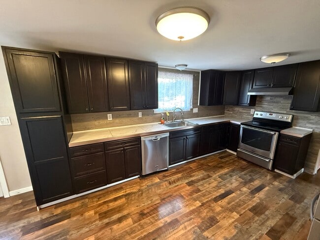 Photo - 146 St Clair St