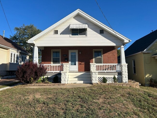 Building Photo - 2 Bedroom 1 Bath