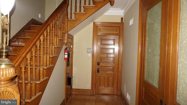Building Photo - 200 E Walnut St Rental
