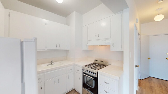 Building Photo - 812 Eddy St Unit 204