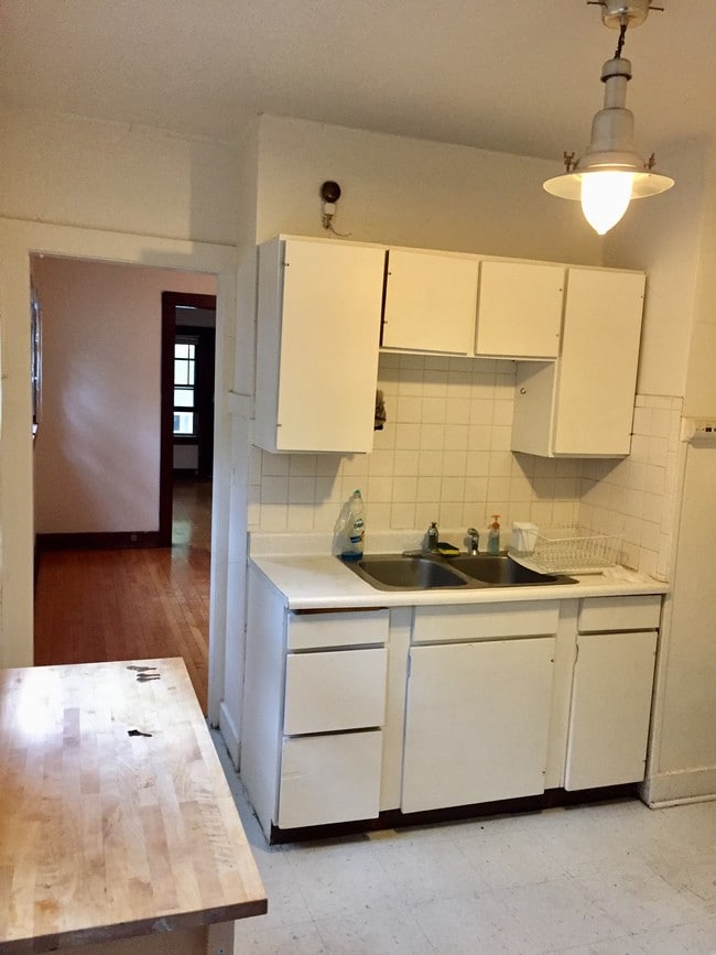 Kitchen View - 1140 Jenifer St Unit #2