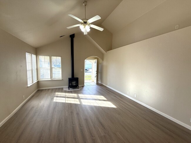 Photo - 3058 Helena Way