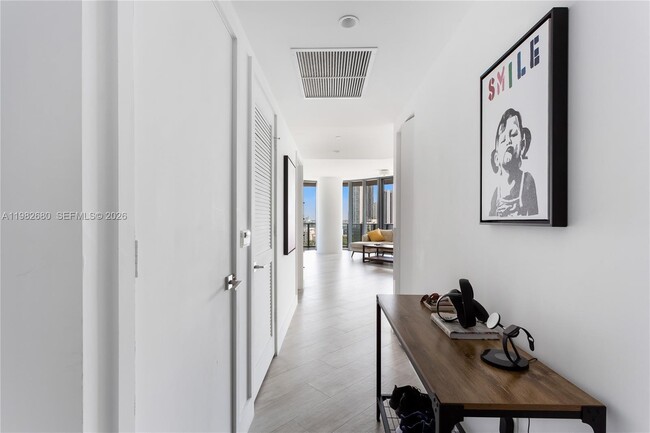 Photo - 121 NE 34th St Unidad 1204