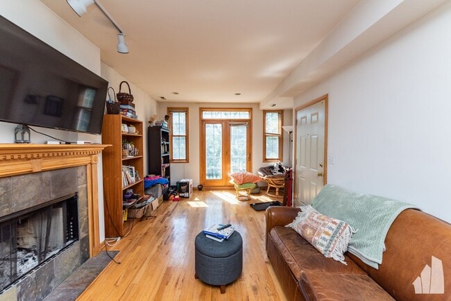 Photo - 819 N Wood St