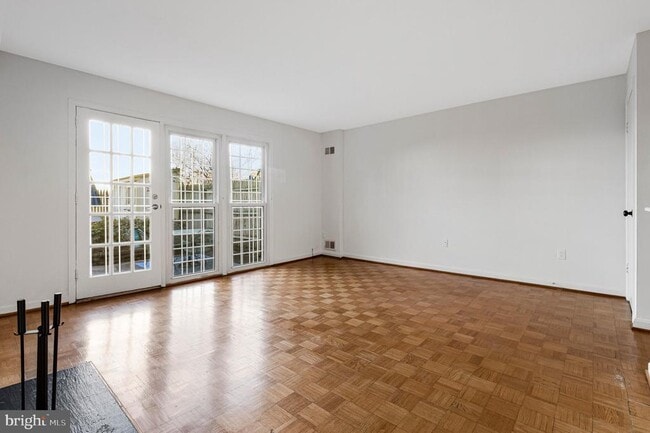 Building Photo - 1248 C St SE