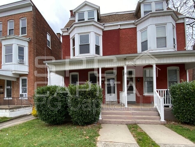 Building Photo - 233 W Jackson St