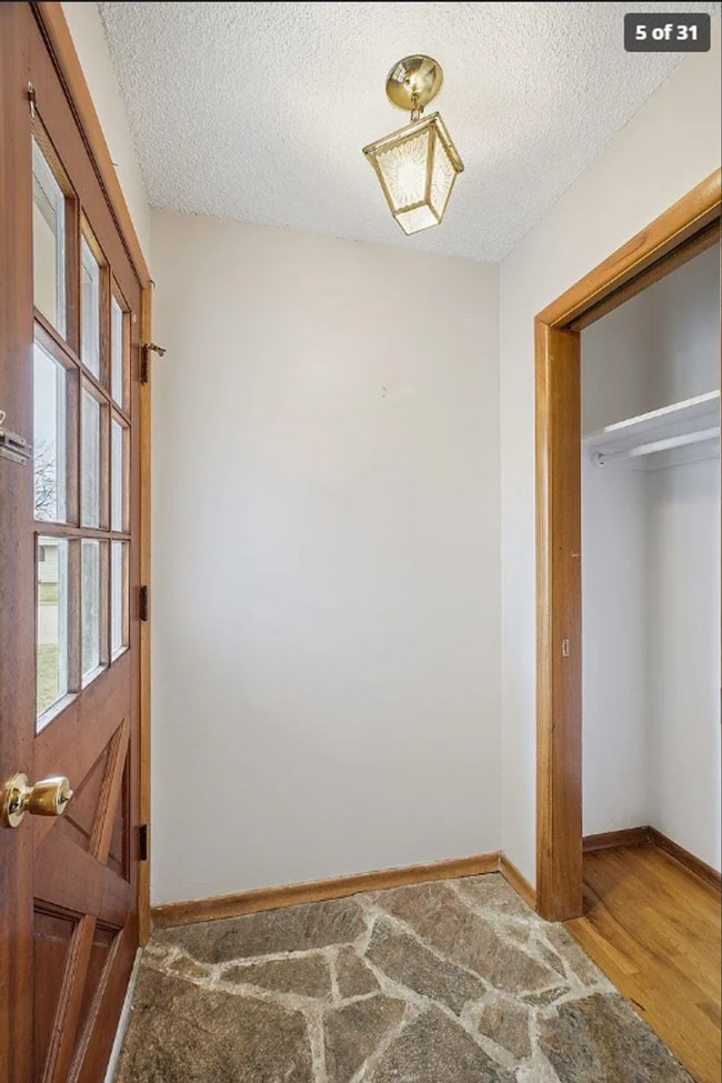 Photo - 4 Bed 2 Bath Rancher Original Hardwood Floors Corner lot 2400 Sq/Ft of space