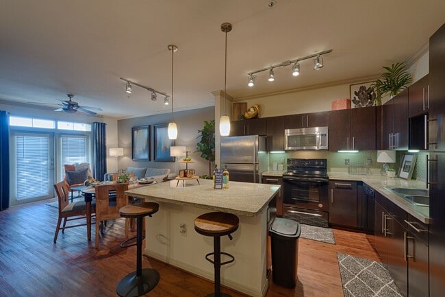 Building Photo - 8877 Lakes at 610 Dr Unit 140 Rental