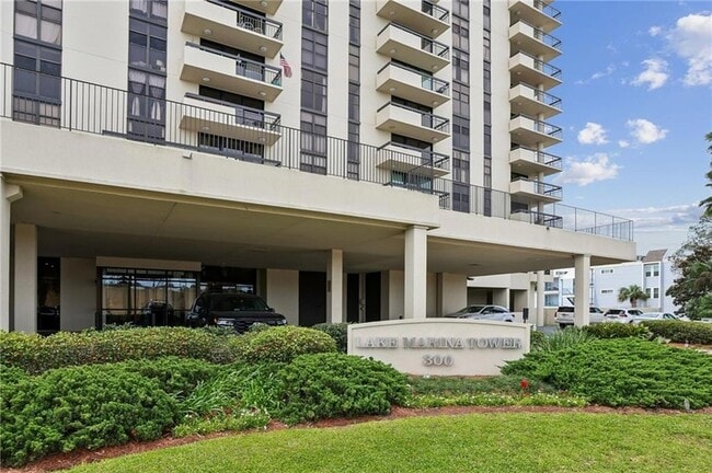 Building Photo - 300 Lake Marina Ave Unit 4A