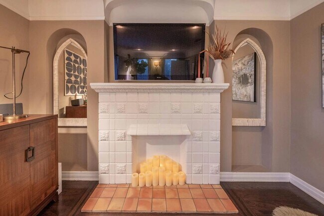 Photo - 1298 Cloverdale Ave Unidad 1298
