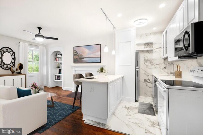 Building Photo - 704 S Washington Square Unit 3W