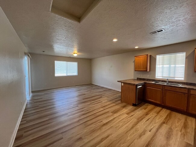 Photo - 3 bedroom, 2 bath in Cedar Willows