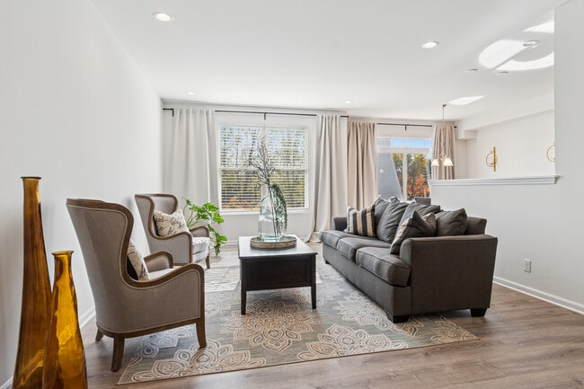 Photo - 34W685 Roosevelt Ave