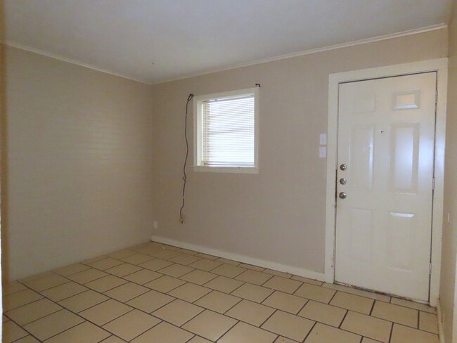 Photo - Cozy Two Bedroom One Bathroom Apartment, Texas College Area!