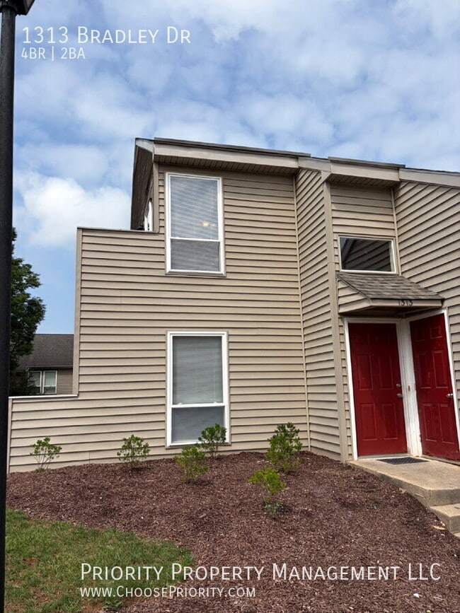 Building Photo - 1313 Bradley Dr